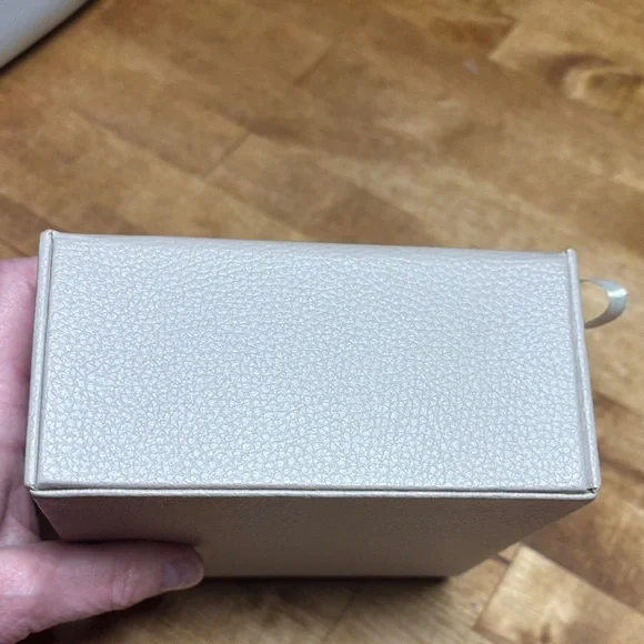 Brighton Cream Jewelry Organizer with Brighton DustBag - Picture 8 of 9